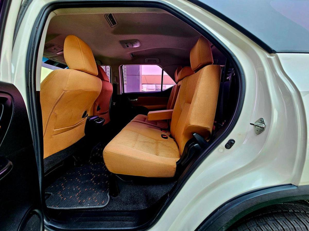 Toyota Fortuner EXR V4 4WD/ GCC SPECS/ LOW MILEAGE/ SINGLE OWNER-9-9