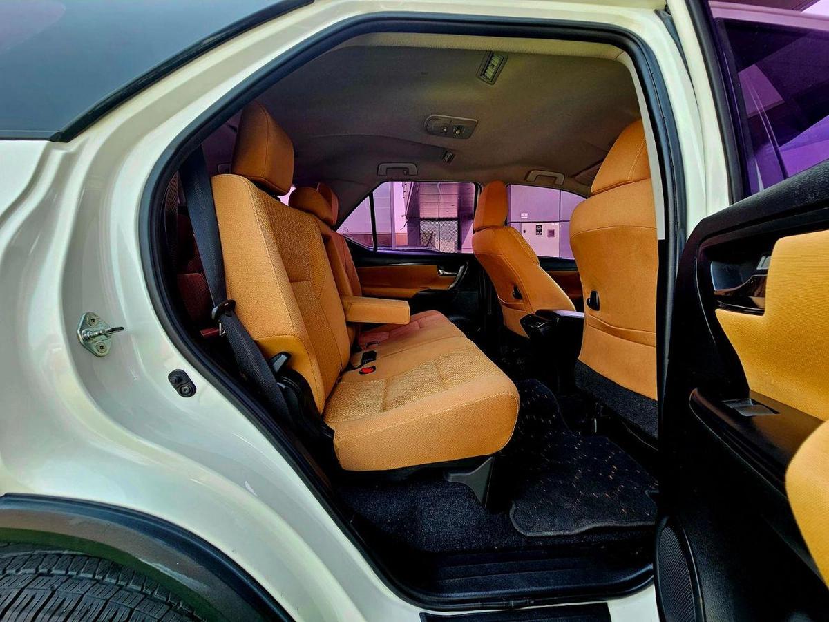 Toyota Fortuner EXR V4 4WD/ GCC SPECS/ LOW MILEAGE/ SINGLE OWNER-10-10