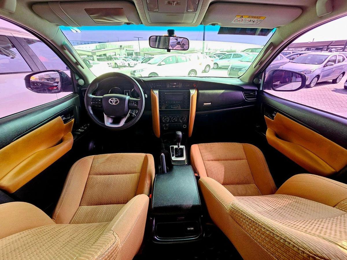 Toyota Fortuner EXR V4 4WD/ GCC SPECS/ LOW MILEAGE/ SINGLE OWNER-11-11