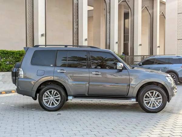 MITSUBISHI PAJERO 2017 GLS TOP FULL OPTION V6 3.8L IN EXCELLENT CONDITION