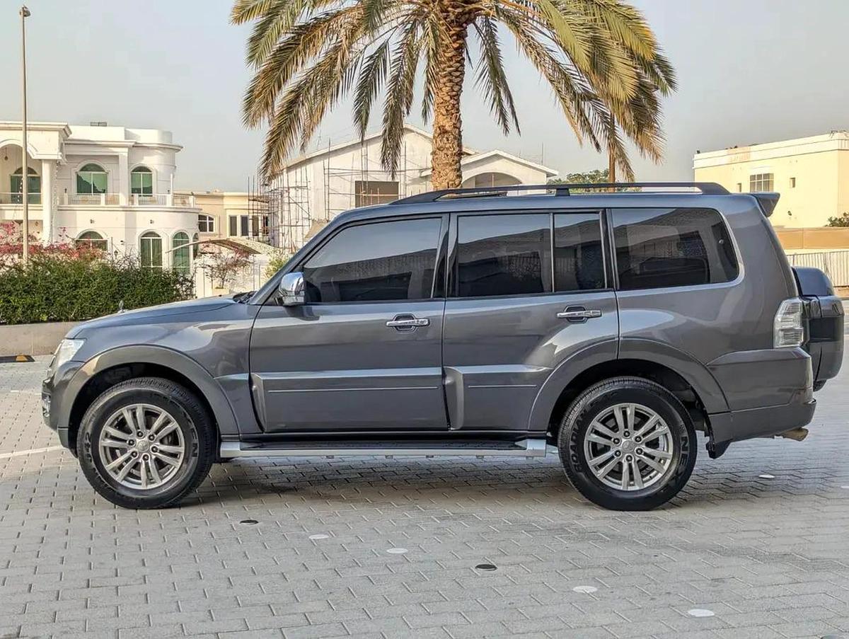 MITSUBISHI PAJERO 2017 GLS TOP FULL OPTION V6 3.8L IN EXCELLENT CONDITION-4-4