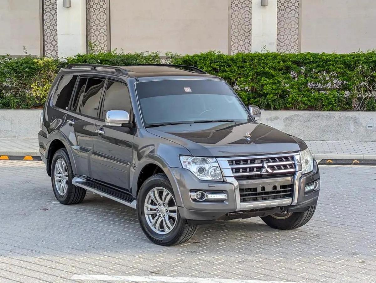 MITSUBISHI PAJERO 2017 GLS TOP FULL OPTION V6 3.8L IN EXCELLENT CONDITION-1-1