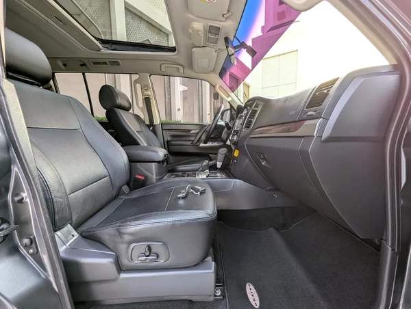 MITSUBISHI PAJERO 2017 GLS TOP FULL OPTION V6 3.8L IN EXCELLENT CONDITION