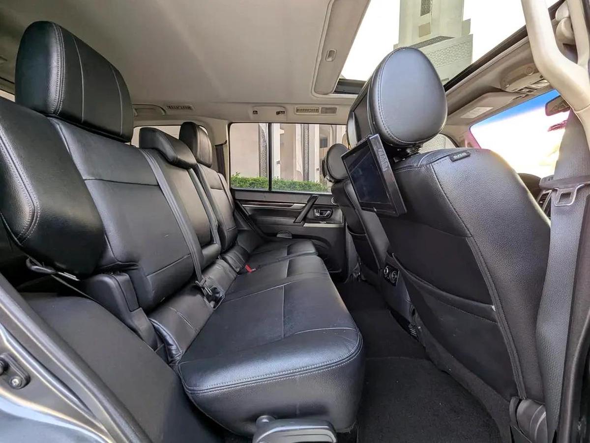 MITSUBISHI PAJERO 2017 GLS TOP FULL OPTION V6 3.8L IN EXCELLENT CONDITION-11-11