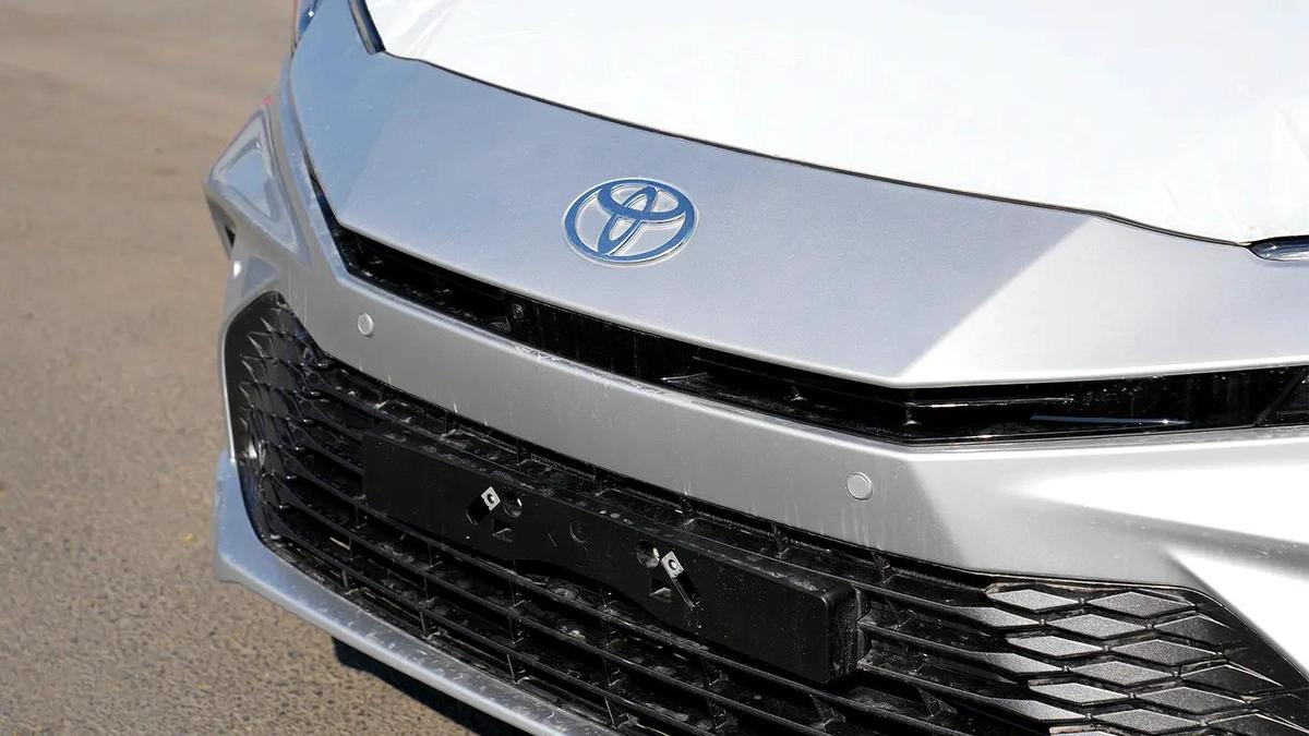 TOYOTA CAMRY LUMIER 2.5L HYBRID FULL OPTION MODEL 2025-7-7