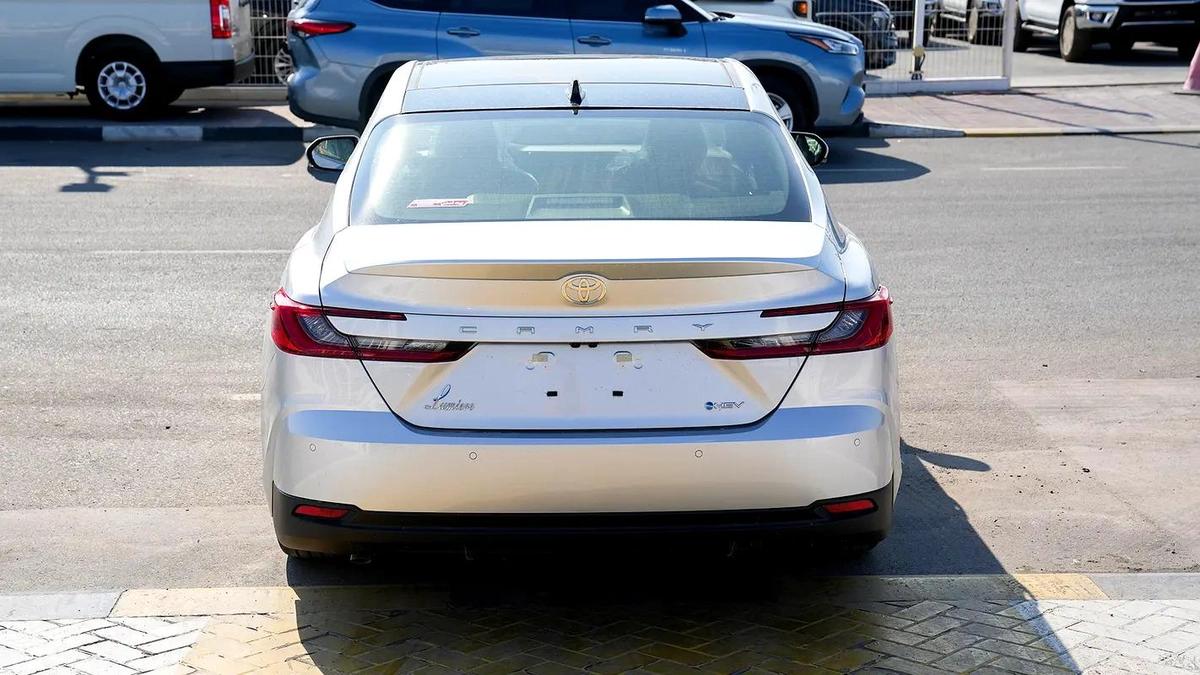 TOYOTA CAMRY LUMIER 2.5L HYBRID FULL OPTION MODEL 2025-8-8