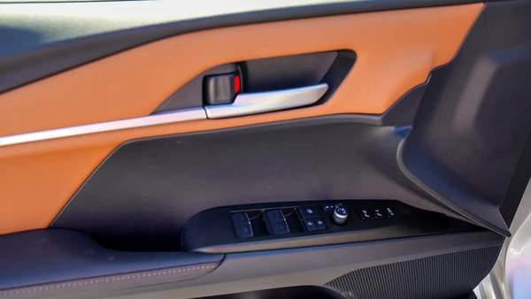 TOYOTA CAMRY LUMIER 2.5L HYBRID FULL OPTION MODEL 2025
