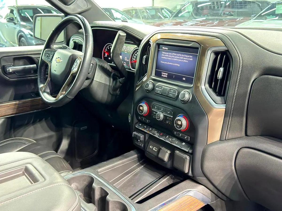 2022 - Chevrolet Silverado High Country - V8-2-2
