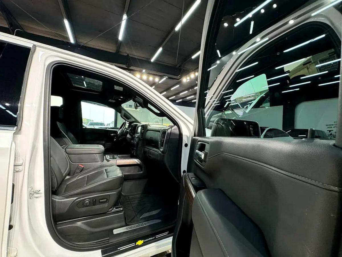 2022 - Chevrolet Silverado High Country - V8-1-1