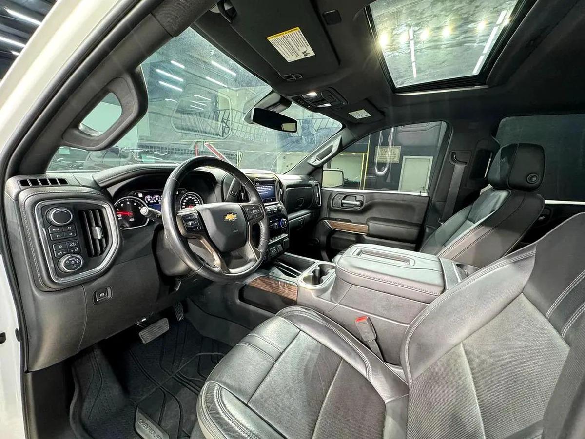 2022 - Chevrolet Silverado High Country - V8-7-7