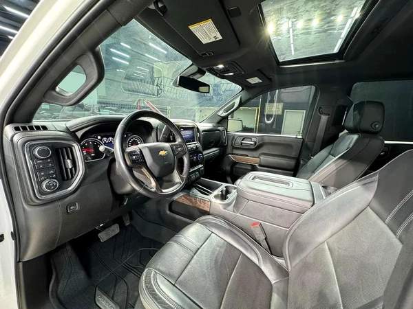 2022 - Chevrolet Silverado High Country - V8