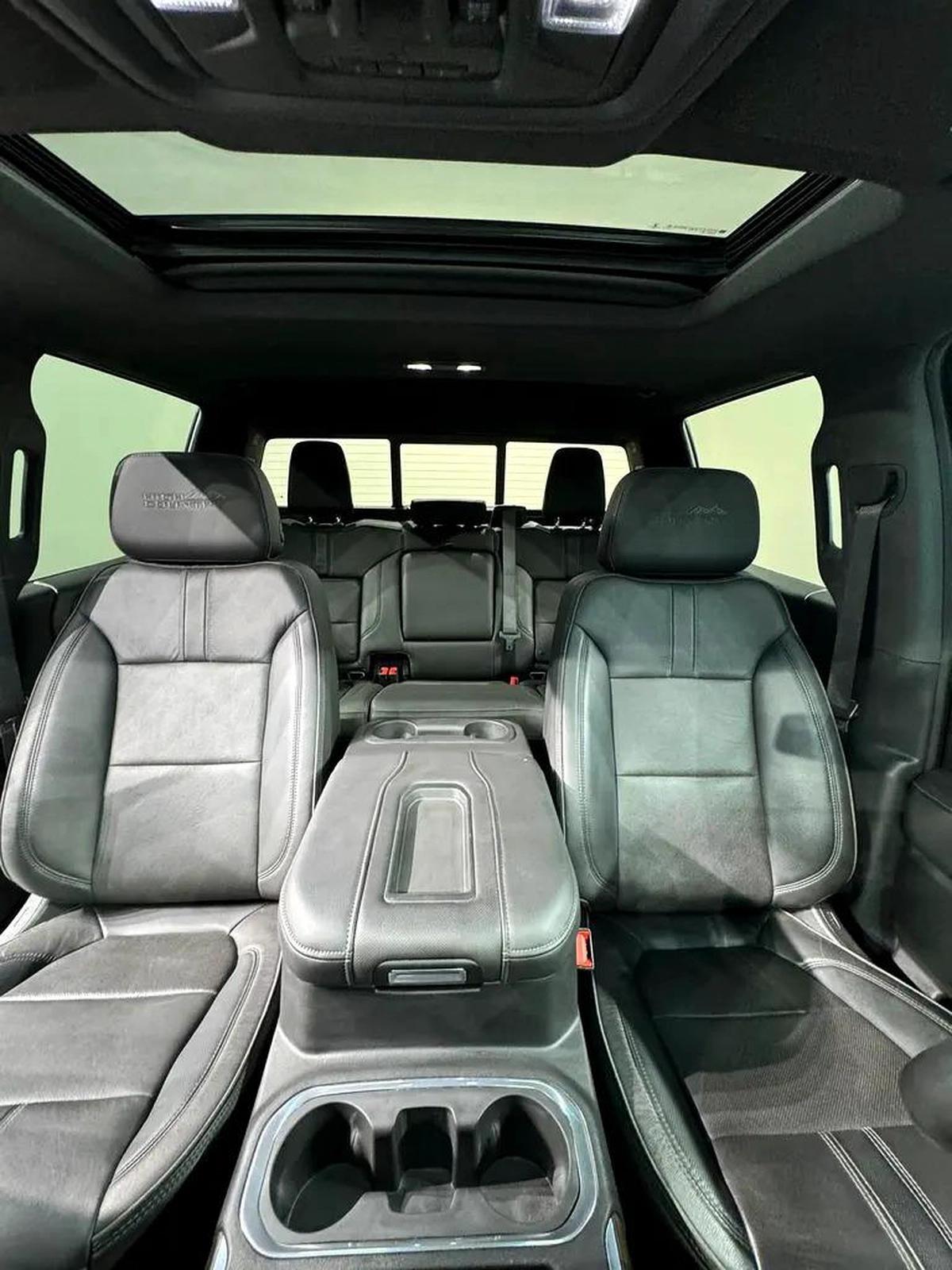 2022 - Chevrolet Silverado High Country - V8-9-9