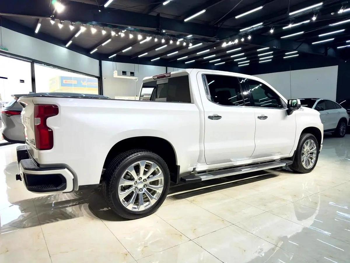 2022 - Chevrolet Silverado High Country - V8-18-18