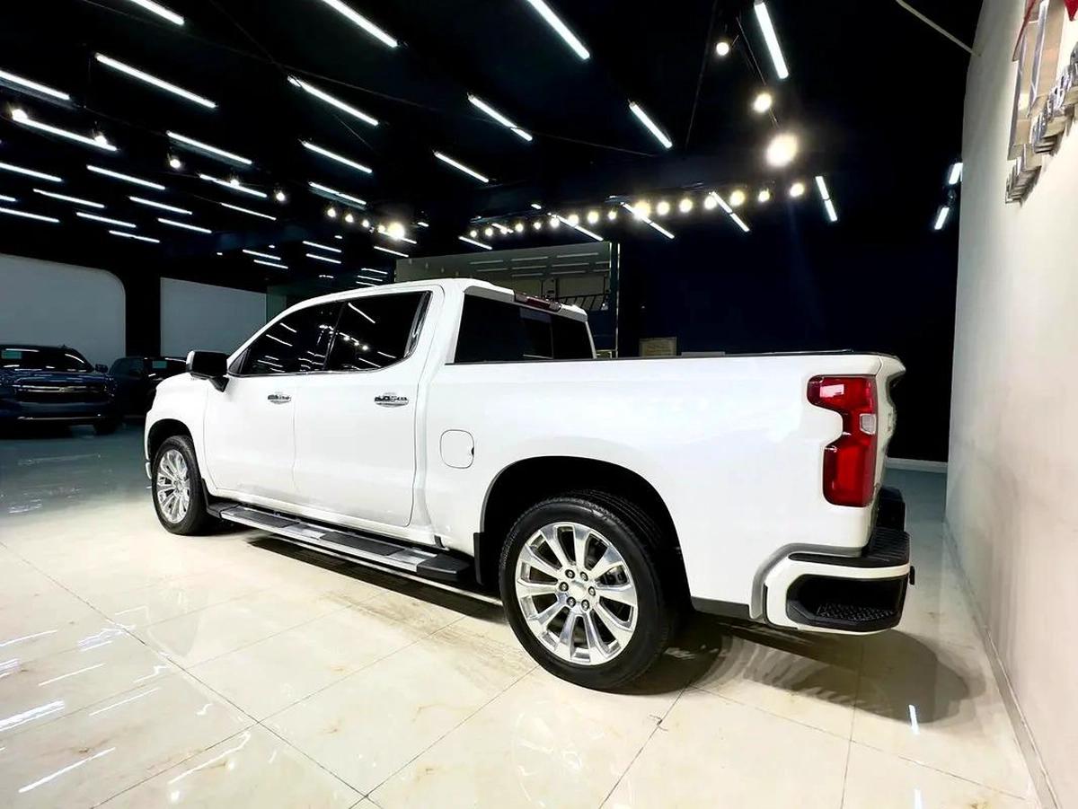 2022 - Chevrolet Silverado High Country - V8-5-5