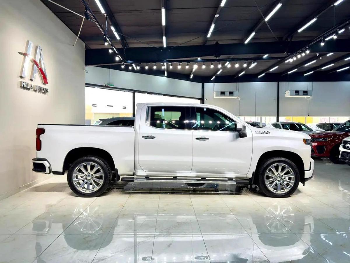 2022 - Chevrolet Silverado High Country - V8-14-14