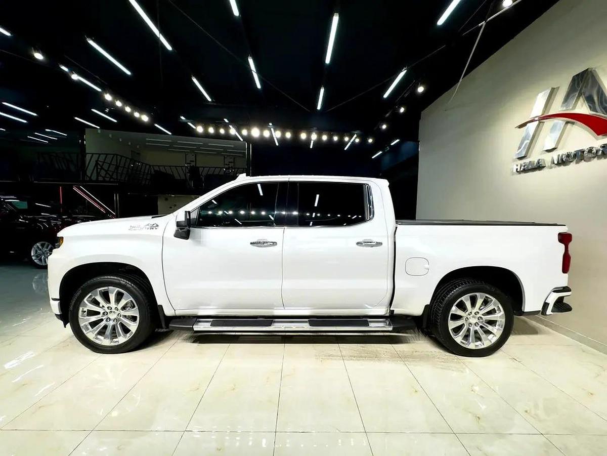 2022 - Chevrolet Silverado High Country - V8-3-3