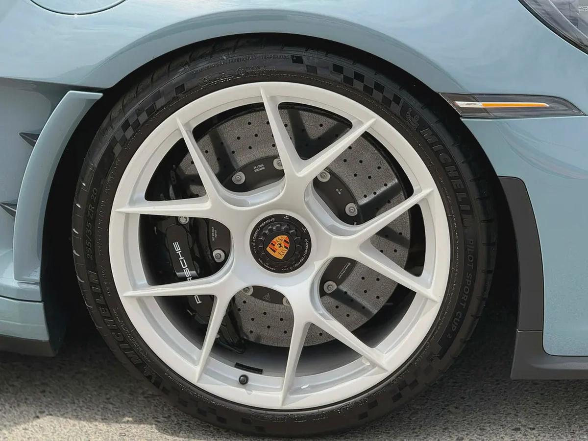 **2024**GERMAN SPEC NEAT AND CLEAN LESS KILOMETER-18-18