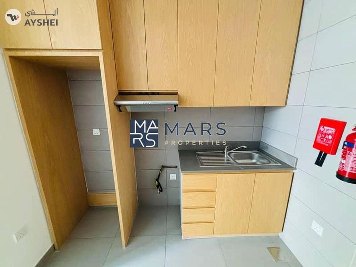 Charming Ground Floor Studio with Mini Garden!-9-9