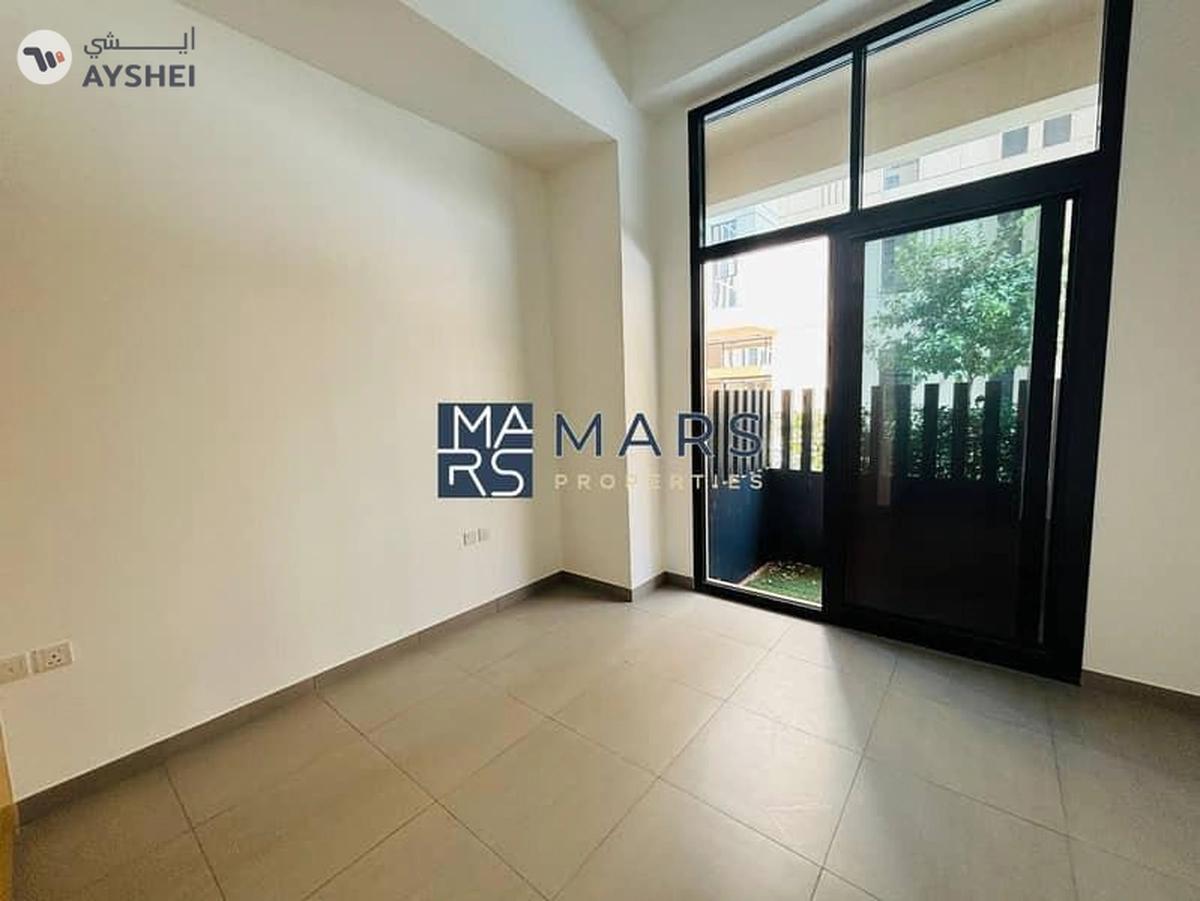 Charming Ground Floor Studio with Mini Garden!-13-13