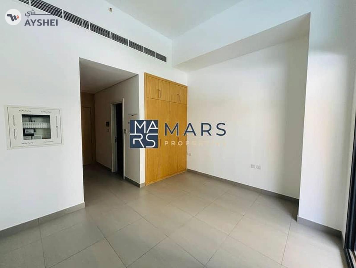 Charming Ground Floor Studio with Mini Garden!-15-15