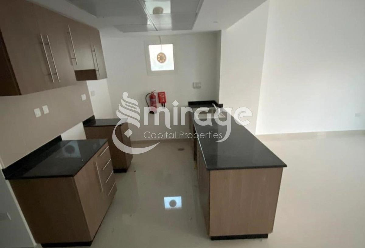 Spacious 3BR | Ready To Move | Prime Location-3-3