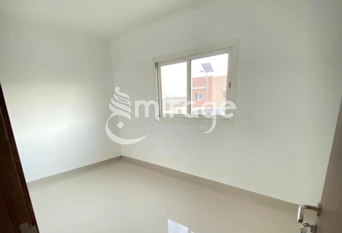 Spacious 3BR | Ready To Move | Prime Location-7-7