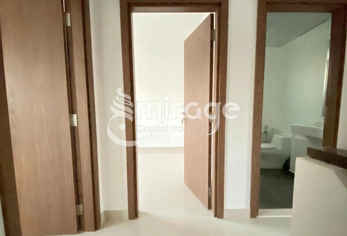 Spacious 3BR | Ready To Move | Prime Location-8-8