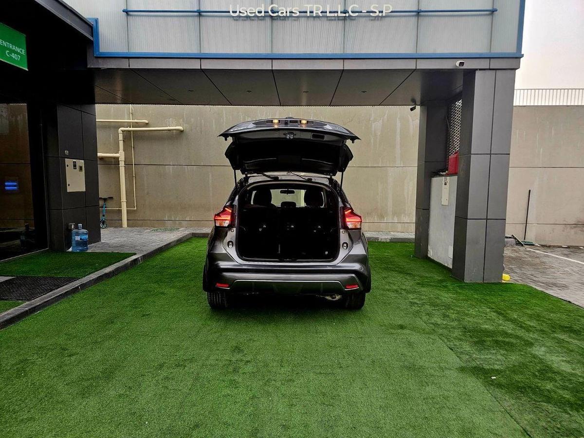 Nissan Kicks SV / 1.6 V4/ LOW MILEAGE / MINT CONDITION-5-5