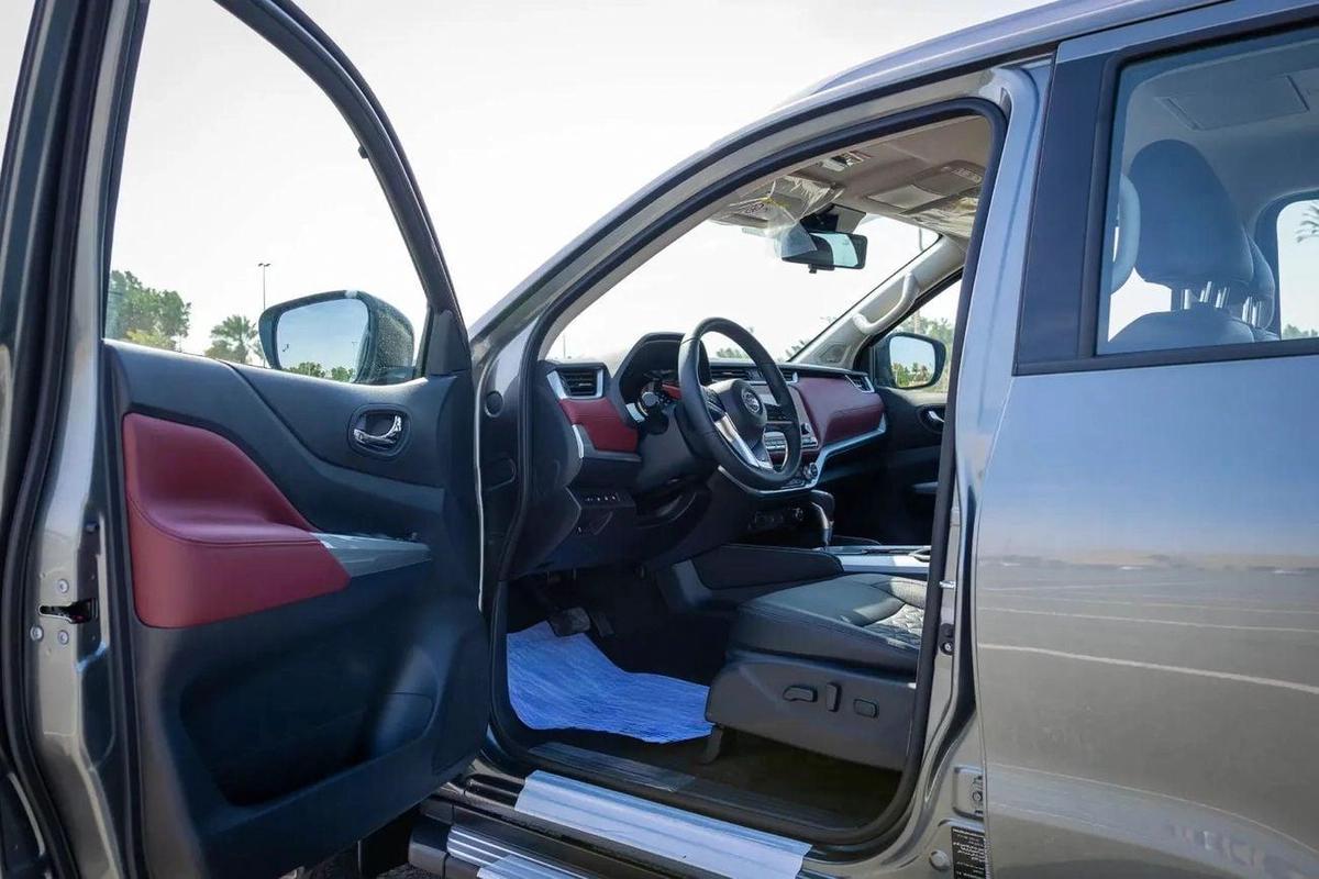 Nissan XTerra X-Terra Platinum PTR AT -MY2025- Grey-16-16