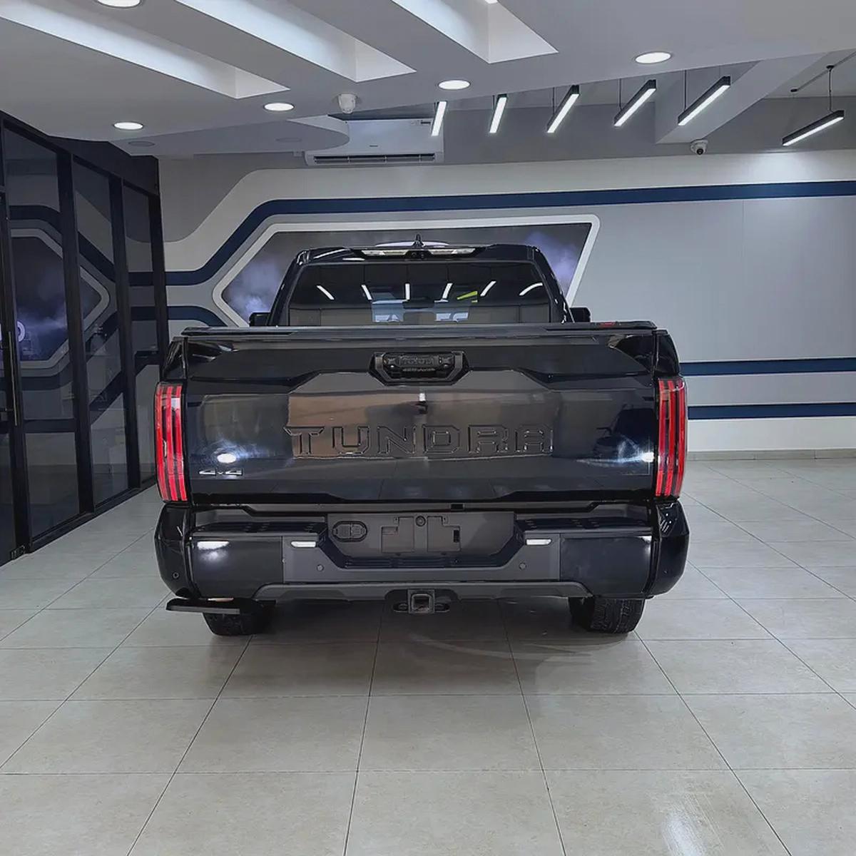 2023 Toyota Tundra Platinum-4-4