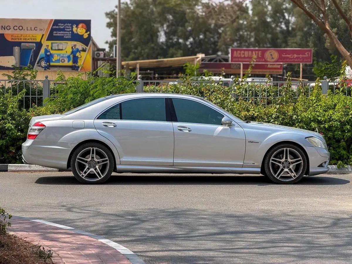 Mercedes S500 GCC Very Low Mileage Model 2006-8-8