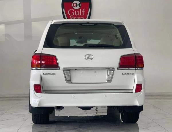 Lexus LX 570 5.7L-8CYL FULL OPTION - EXCELLENT CONDITION - AED 120,000