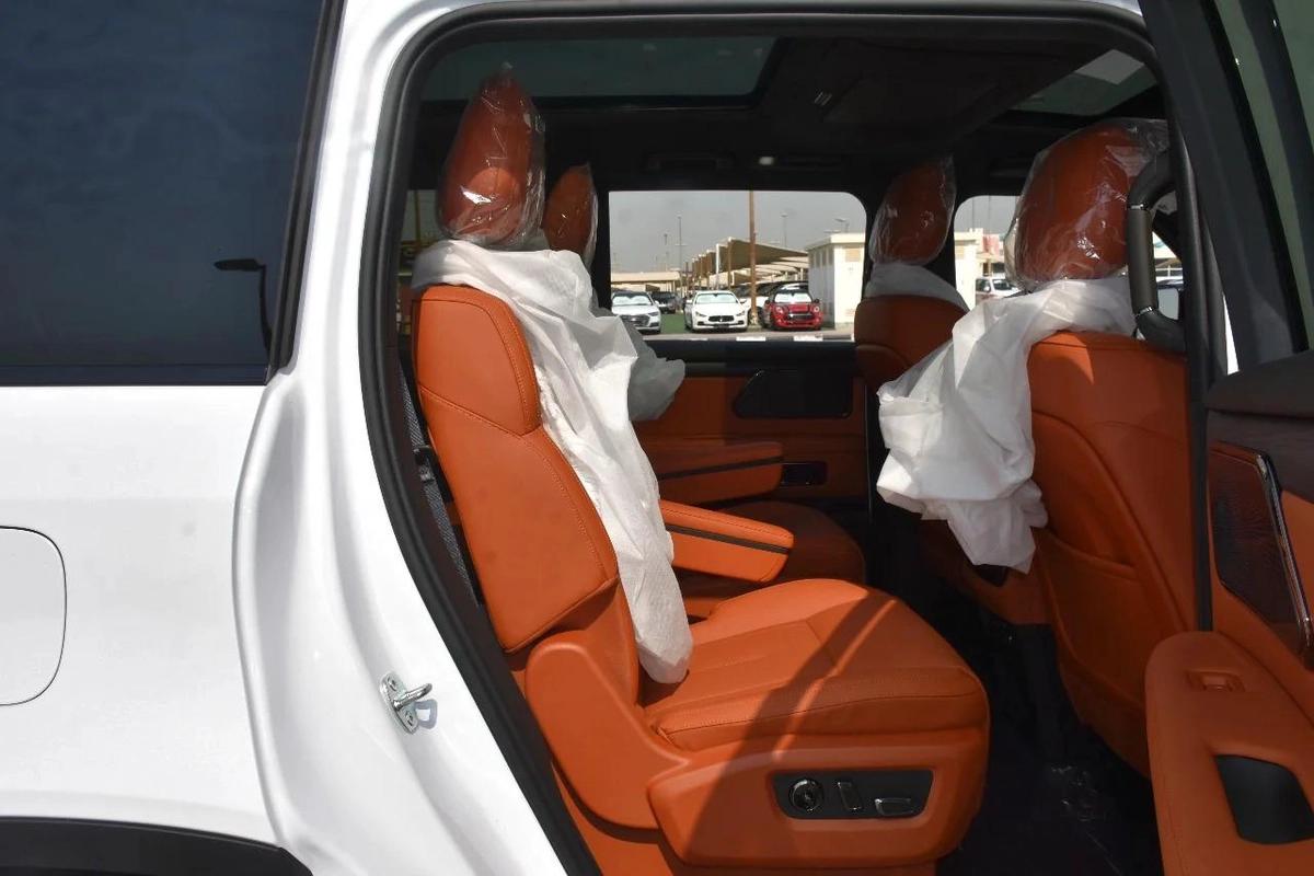 ROX 01 VIP 6 SEATS 2025 | WHITE LIKE-8-8