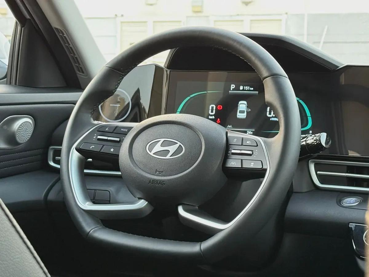 Hyundai Elantra, 2024 Chinese specs, fully loaded, top-of-the-line features, absolutely no accidents-14-14