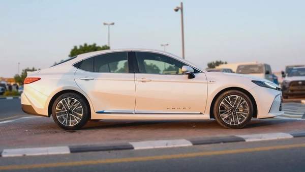 2026 Toyota Camry Lumiere 2.5L HEV Full option (White)