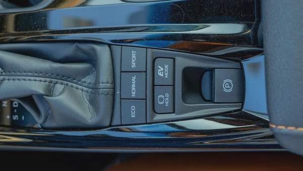 2026 Toyota Camry Lumiere 2.5L HEV Full option (White)