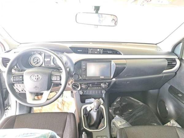 Toyota Hilux HILUX SR5 2.7L MT PETROL
