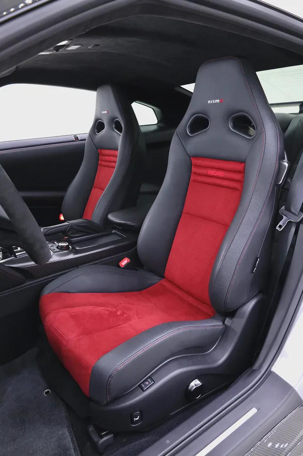 NISSAN GTR NISMO FULL CARBON + SPECIAL RECARO SEATS + FULLY LOADED-6-6