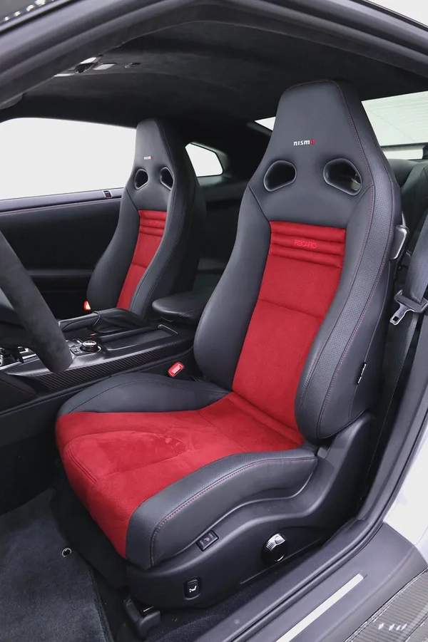 NISSAN GTR NISMO FULL CARBON + SPECIAL RECARO SEATS + FULLY LOADED