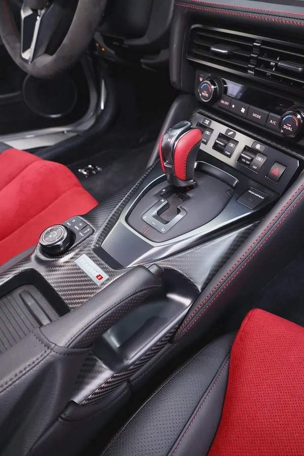 NISSAN GTR NISMO FULL CARBON + SPECIAL RECARO SEATS + FULLY LOADED