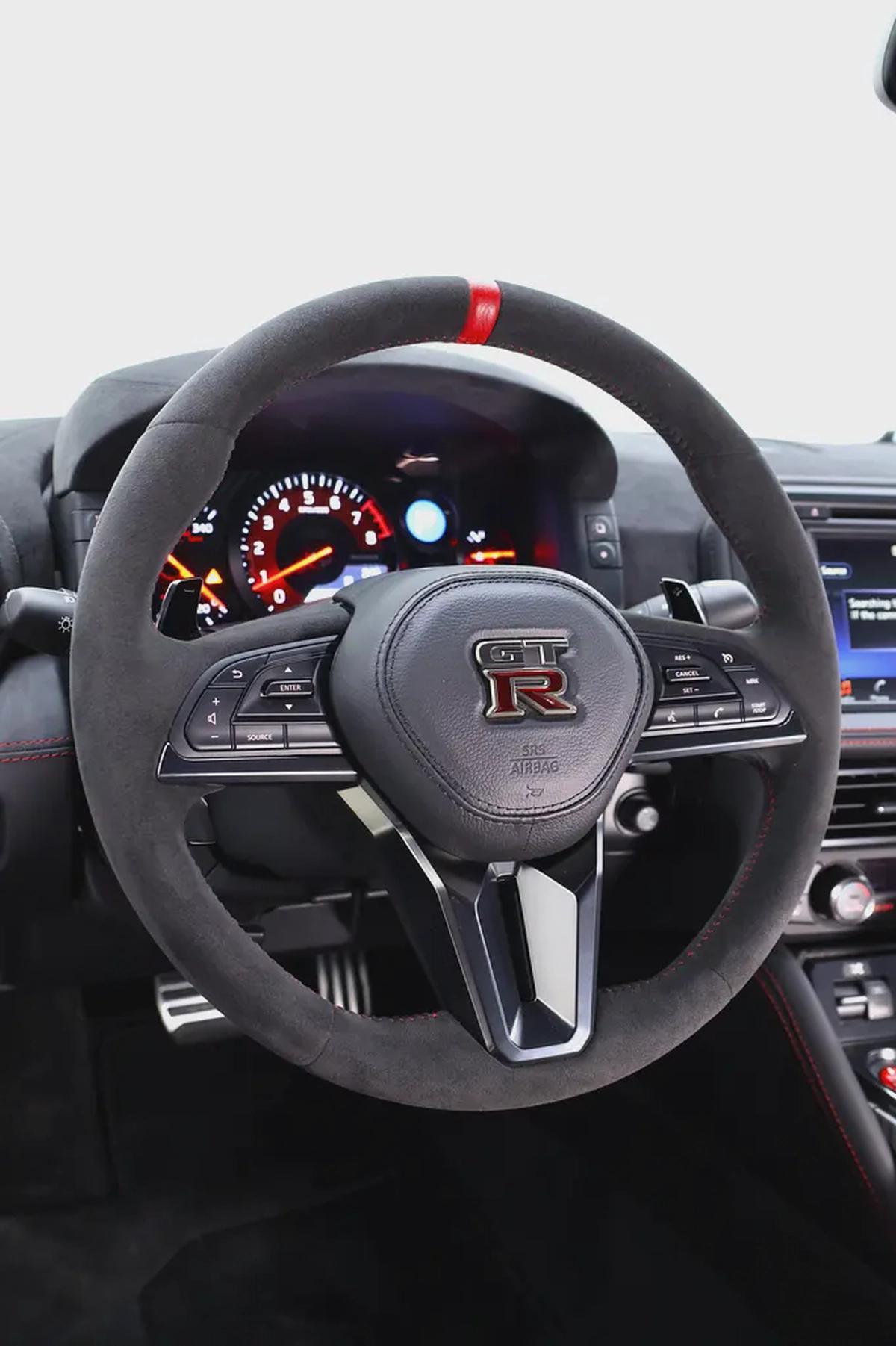 NISSAN GTR NISMO FULL CARBON + SPECIAL RECARO SEATS + FULLY LOADED-8-8
