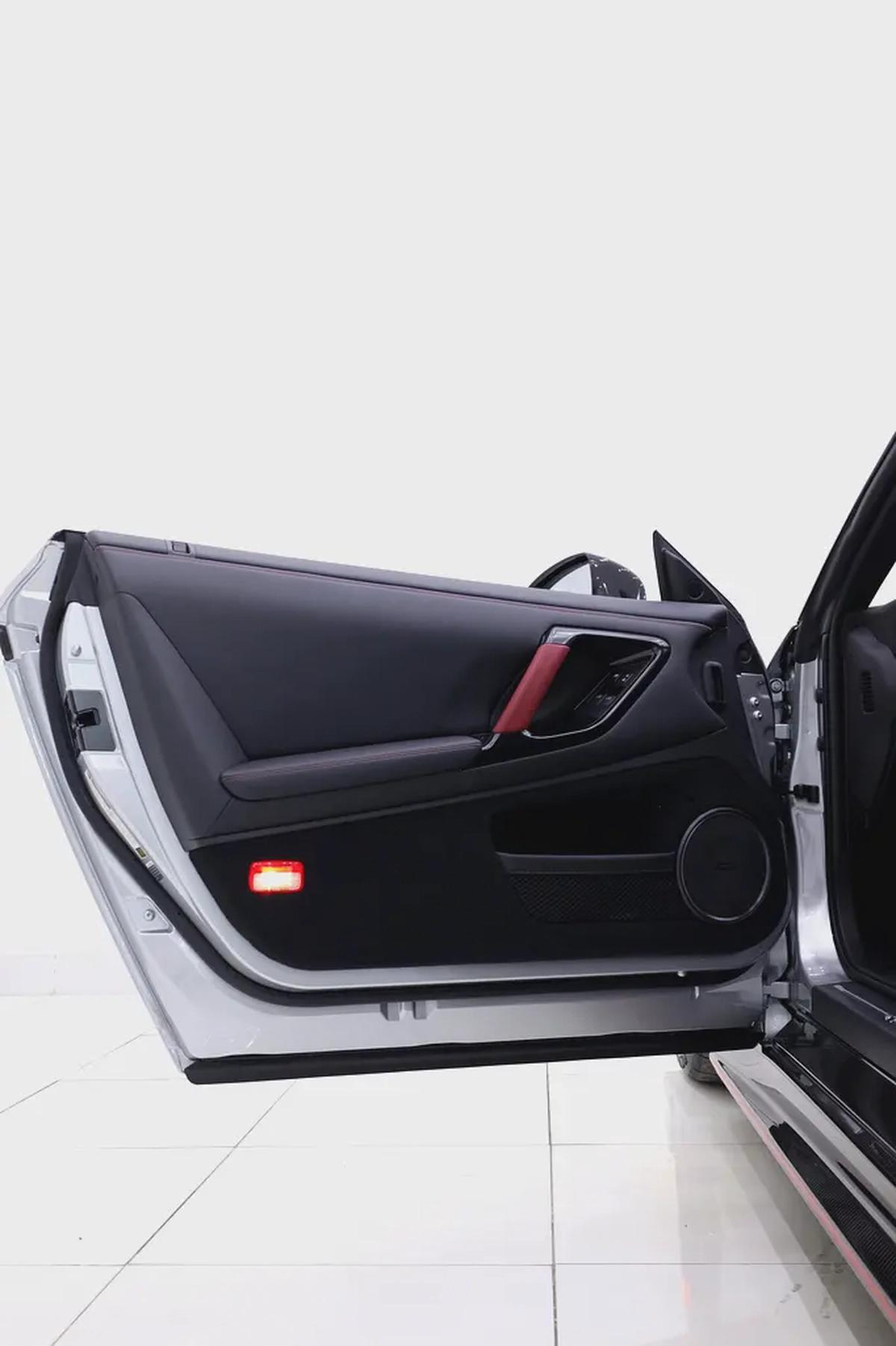 NISSAN GTR NISMO FULL CARBON + SPECIAL RECARO SEATS + FULLY LOADED-18-18