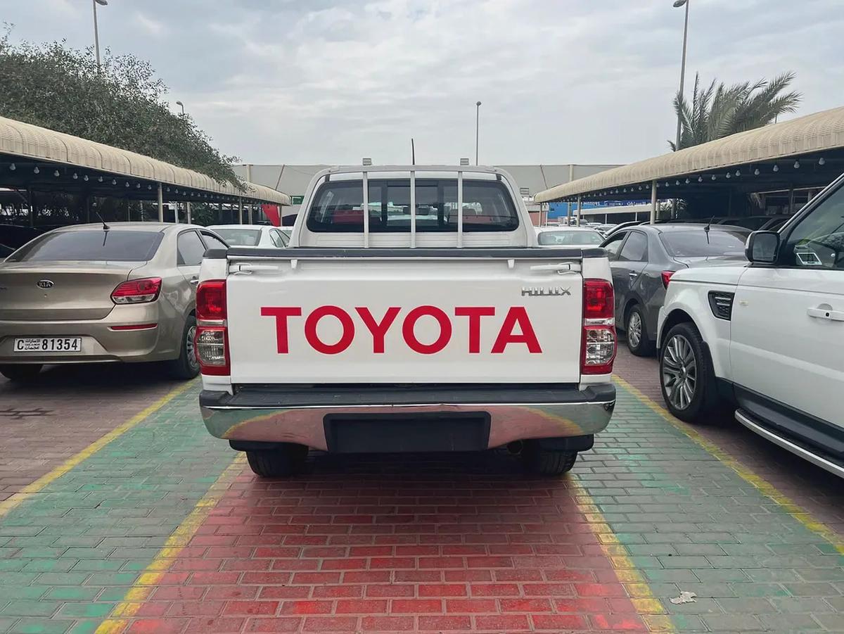 Toyota Hilux Double Cab DLS 2014 - GCC Specs - Reliable and Ready to Work!-5-5