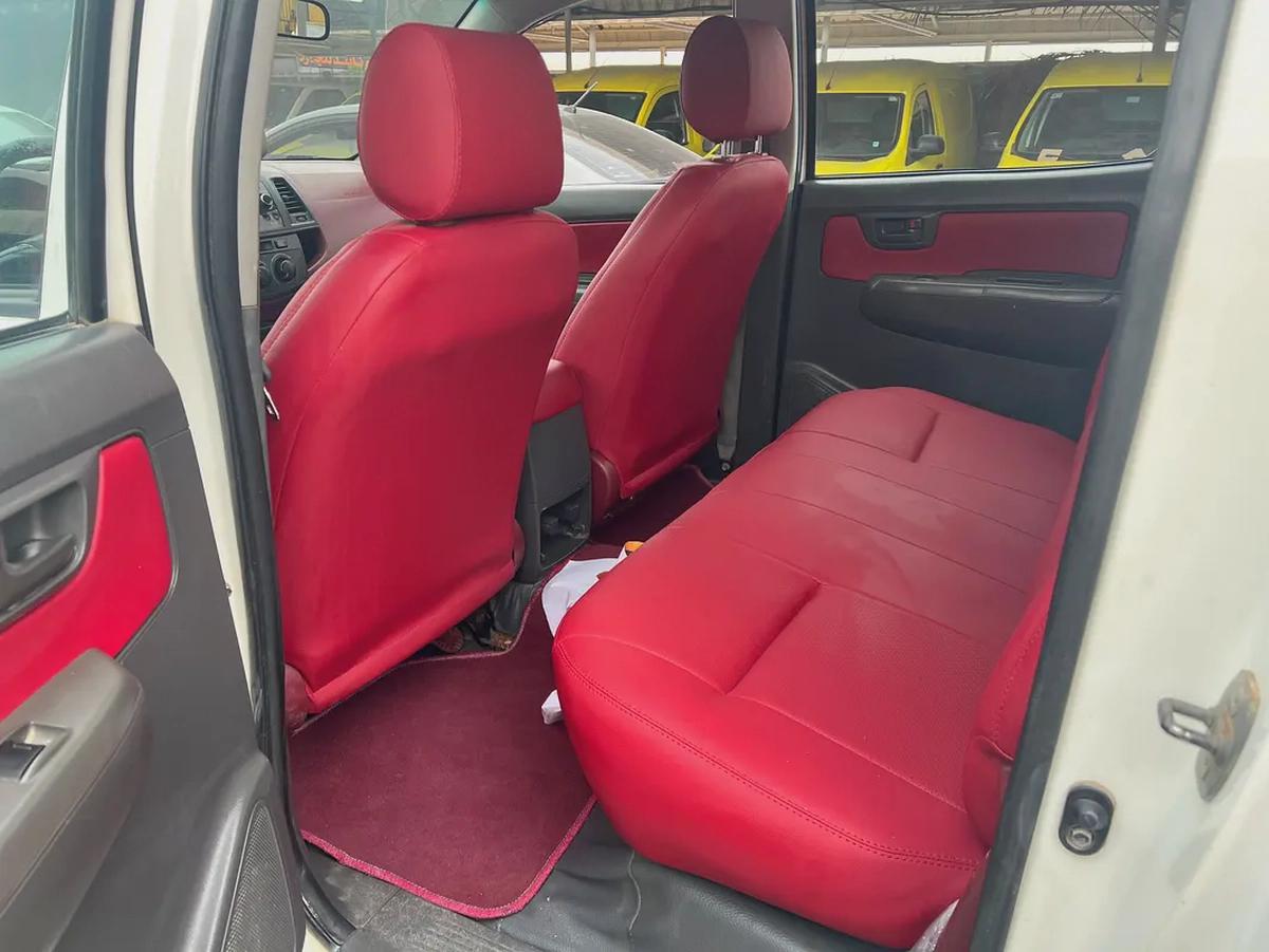 Toyota Hilux Double Cab DLS 2014 - GCC Specs - Reliable and Ready to Work!-8-8