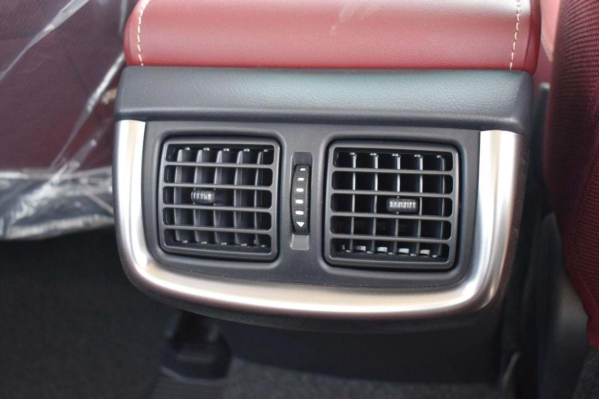 Toyota Hilux 2025 MODEL:TOYOTA-HILUX 4X4 2.7 MT DC DISPLAY AUDIO AUTO & RR AC, W/O BEDLINER MATERIAL CODE: THX27-11-11