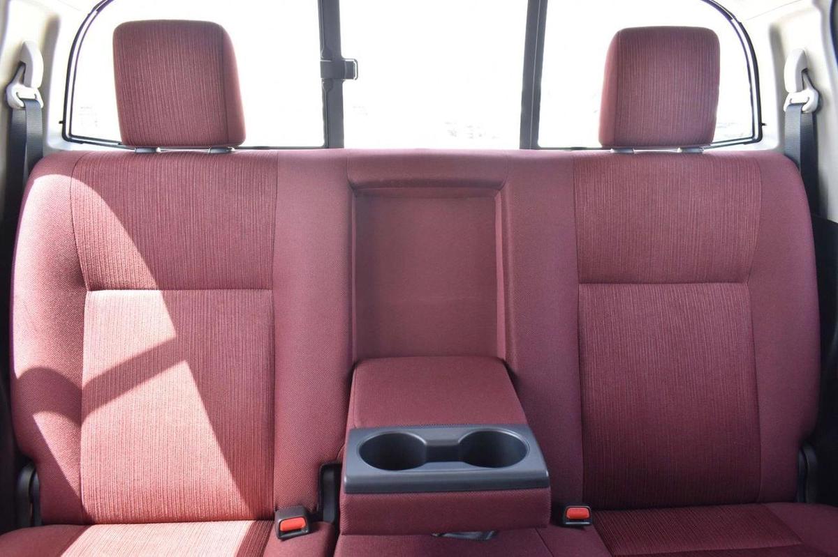 Toyota Hilux 2025 MODEL:TOYOTA-HILUX 4X4 2.7 MT DC DISPLAY AUDIO AUTO & RR AC, W/O BEDLINER MATERIAL CODE: THX27-13-13