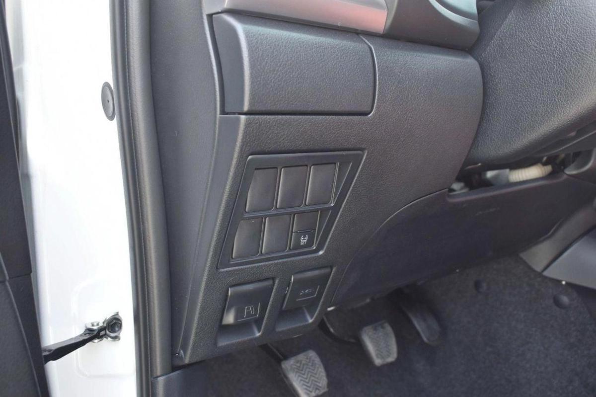 Toyota Hilux 2025 MODEL:TOYOTA-HILUX 4X4 2.7 MT DC DISPLAY AUDIO AUTO & RR AC, W/O BEDLINER MATERIAL CODE: THX27-17-17