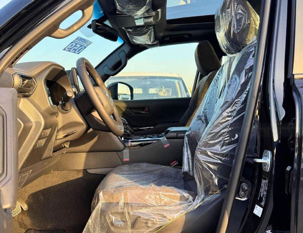 Toyota Land Cruiser GXR 3.5L Twin Turbo | Sunroof | Driver Power Seat | Digital Speed Meter (CODE # GXR33M-5-5