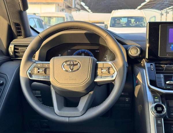 Toyota Land Cruiser GXR 3.5L Twin Turbo | Sunroof | Driver Power Seat | Digital Speed Meter (CODE # GXR33M