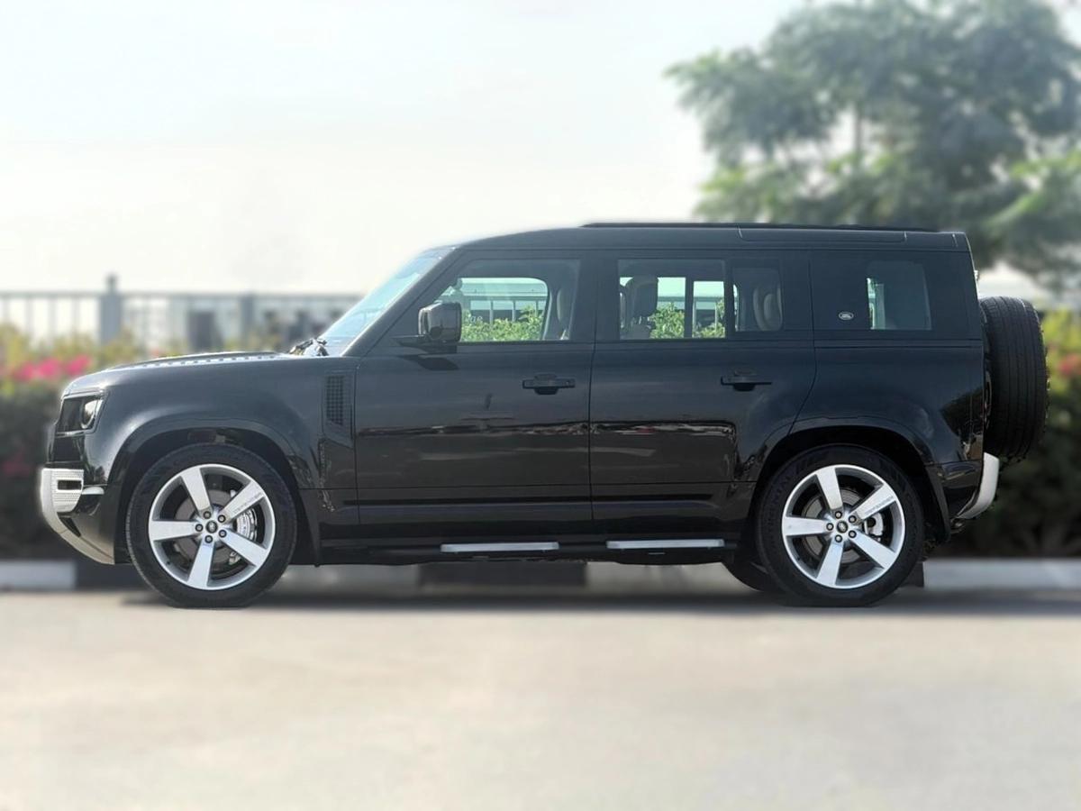 LAND ROVER DEFENDER HSE P400 | YEAR: 2023 | GCC SPECS | KMS: 121,000 | FULL SERVICE HISTORY UNDER WARRANTY-2-2